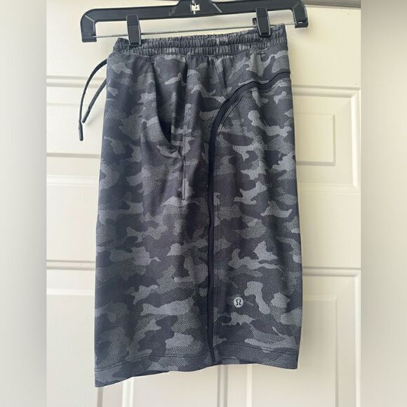 Lululemon Pace Breaker Short - Lined 9"
 in Variegated Black Camo Size S - Picture 11 of 13